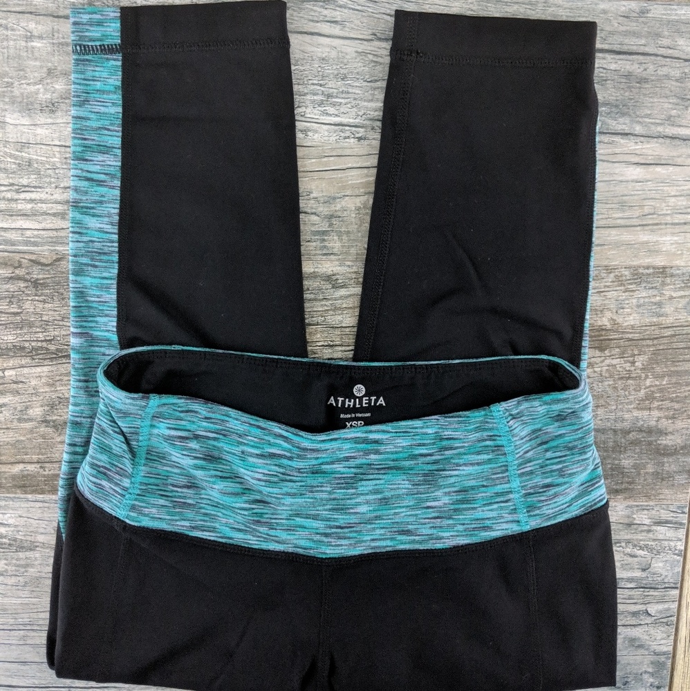 Athleta black cropped leggings size XS